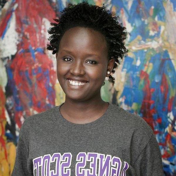 学生Peace Grace Muhizi的照片，以及她在参加Agnes Scott课程时获得的新视角.
